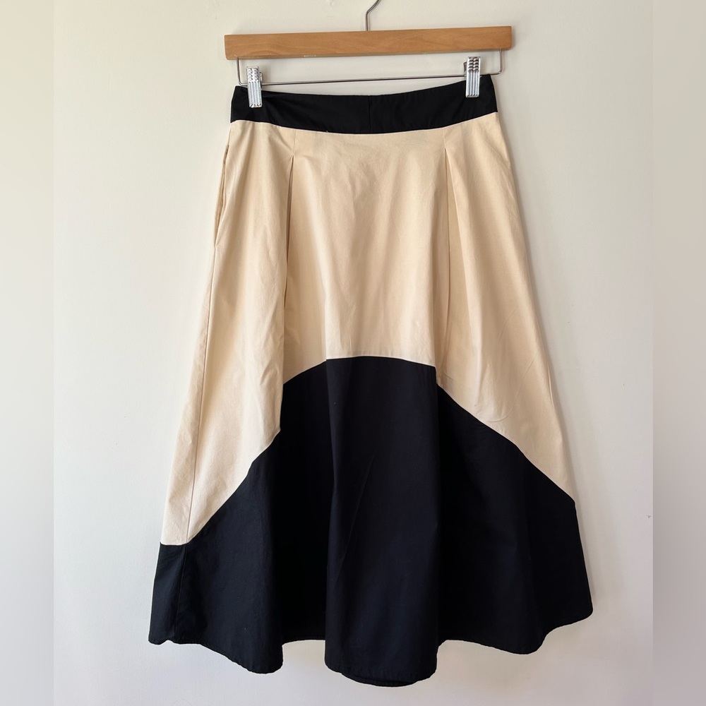 Stunning Black and Cream Colorblock Women's Skirt - Size 4 - Picture 2 of 7